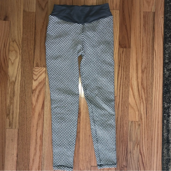 Honeycomb scrunch leggings-Small - Picture 2 of 9